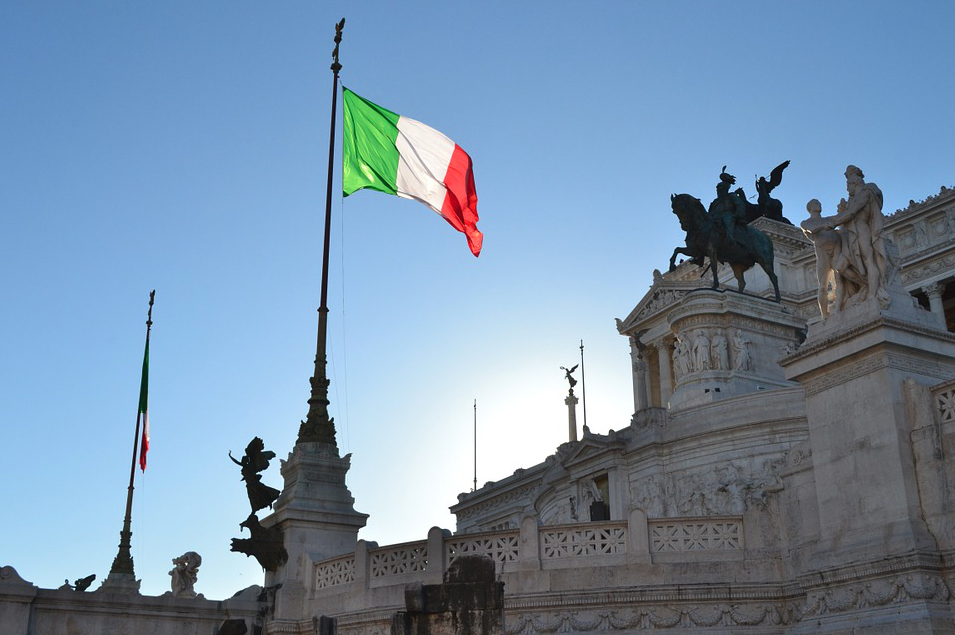 ITALIAN-flag-TheVittoriano-VictorEmannuelMonument