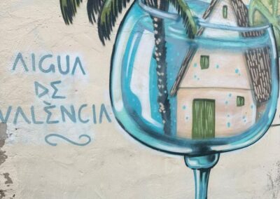 Streetart showing a blue wine glass with a palm tree in Valencia